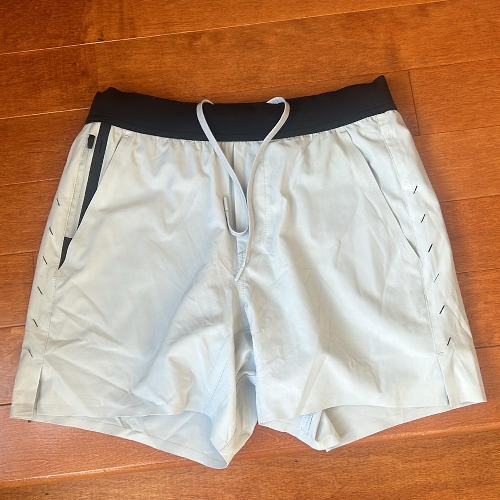 NWOT Ten Thousand Light Grey Interval Short (No Liner) 5" Size Small
